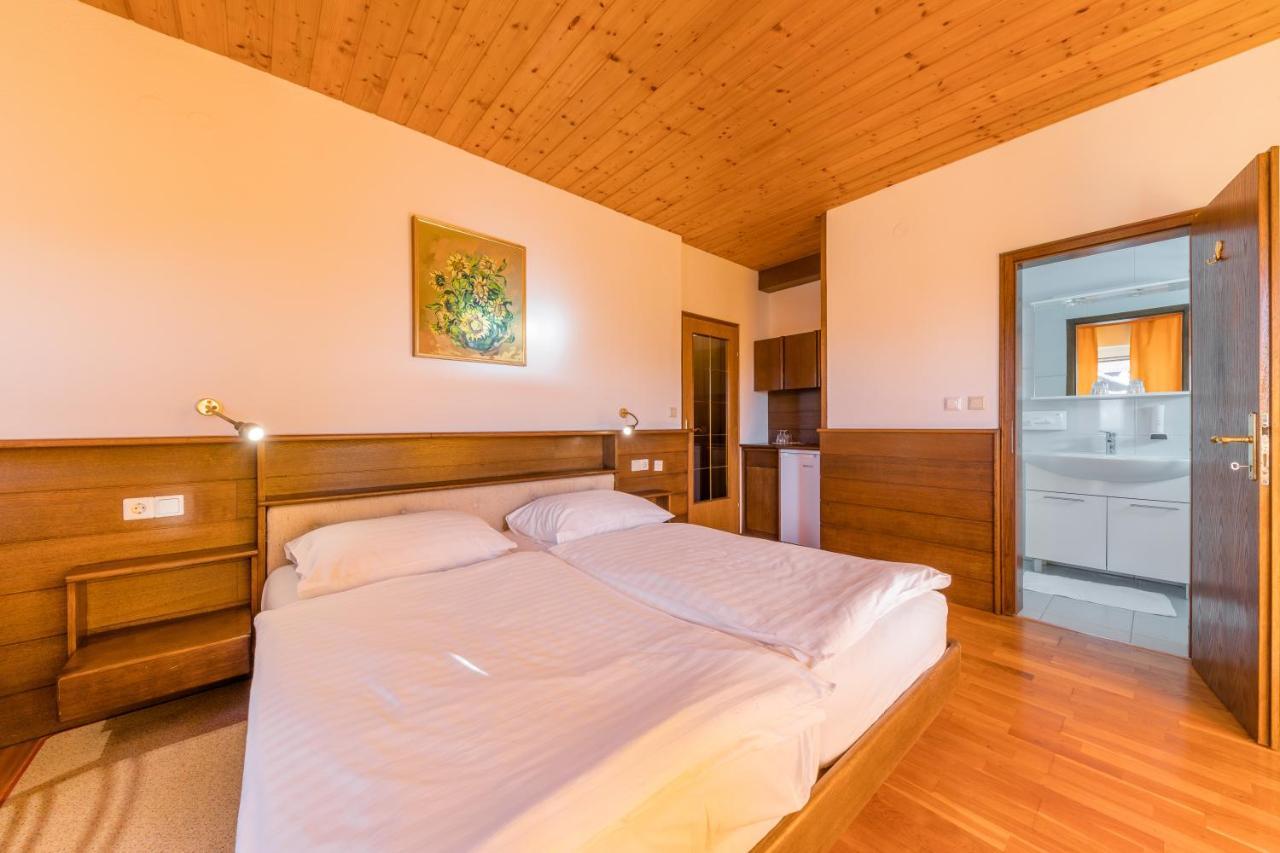 Kunstelj Pension Радовлица Экстерьер фото